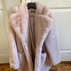 APPARIS iconic faux fur light pink coat
